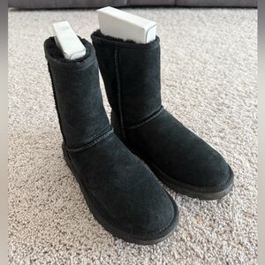Authentic UGG Australia - women’s classic short black boot - size 7 US